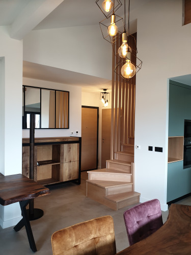 VUE ENTREE ET DEPART ESCALIER