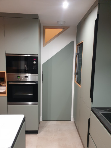 ACCES SOUS ESCALIER BOIS