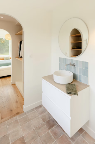 un passage en arche pour adoucir les volumes