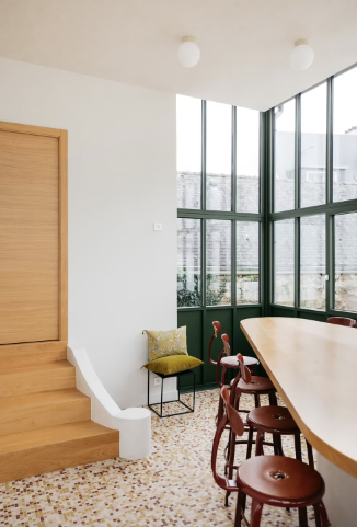 Nouvelle pièce centrale de la maison, entre dedans et dehors