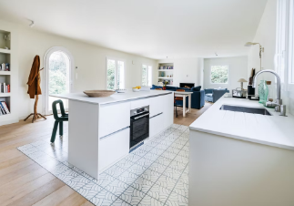 Cuisine ouverte avec îlot central 