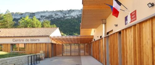 École Paul Bayrou, cour et centre de loisirs