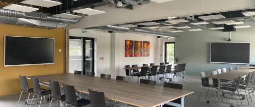 Espaces de réunion modulables et lumineux