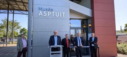 Façade d'entrée du Musée ASPTUIT, jour d'inauguration