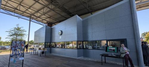 Le musée sous l'auvent du dépôt de bus Tisséo