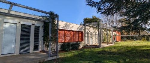 Façade végétalisée et brise-soleil