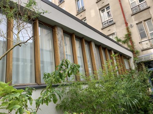 Photo de la facade avec le béton brut