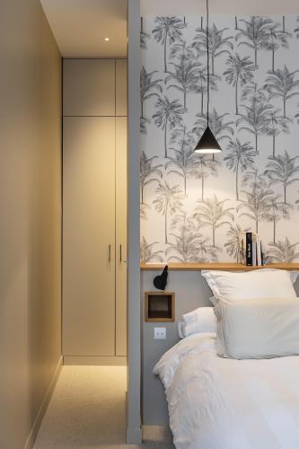 dressing derrière le lit