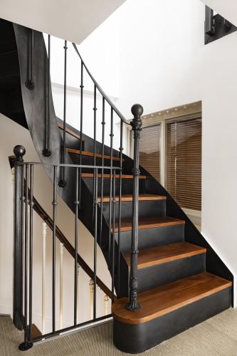 Escalier vers le niveau bas