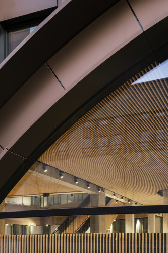 Les matériaux et le leitmotiv caractérisent l'architecture