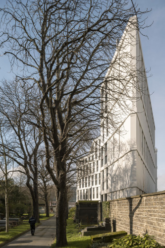 Proche du cimetière des Batignolles