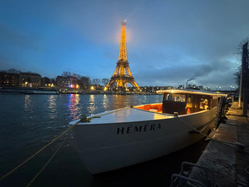 Bateau HEMERA à quai - Port Debilly - Vue Tour Eiffel