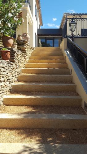 Escalier pierre de Vers