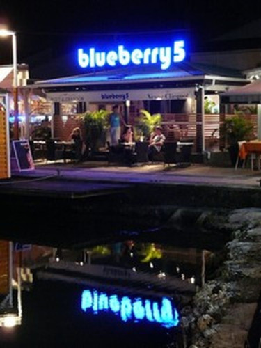 Bar lounge BLUBERRY5 sur le mole portuaire de la Marina de Pointe a Pitre