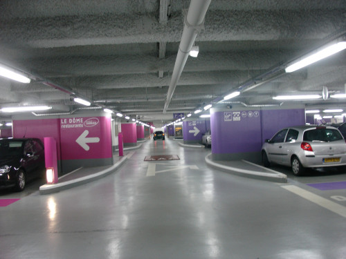 LA DEFENSE / Parking du centre commercial Les 4 Temps