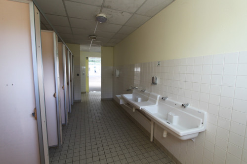 Rénovation des toilettes d'une école primaire publique
