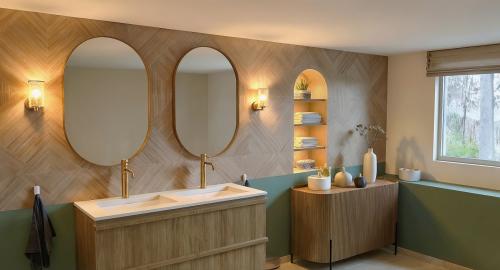 Salle de bain moderne dans une suite parentale à Mandelieu
