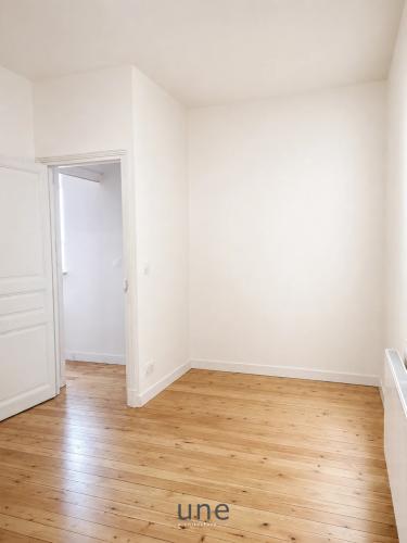Vue intérieure d'une chambre restaurée