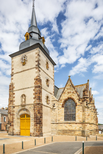 Tour du clocher et beffroi restauré 