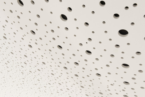 À la recherche de solutions alliant esthétique et acoustique, découvrez la gamme de plafonds plâtre perforés Knauf Delta !